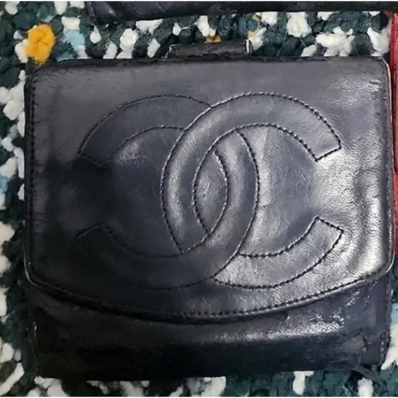💜Authentic Chanel lambskin Logo wallet Black - Picture 1 of 3